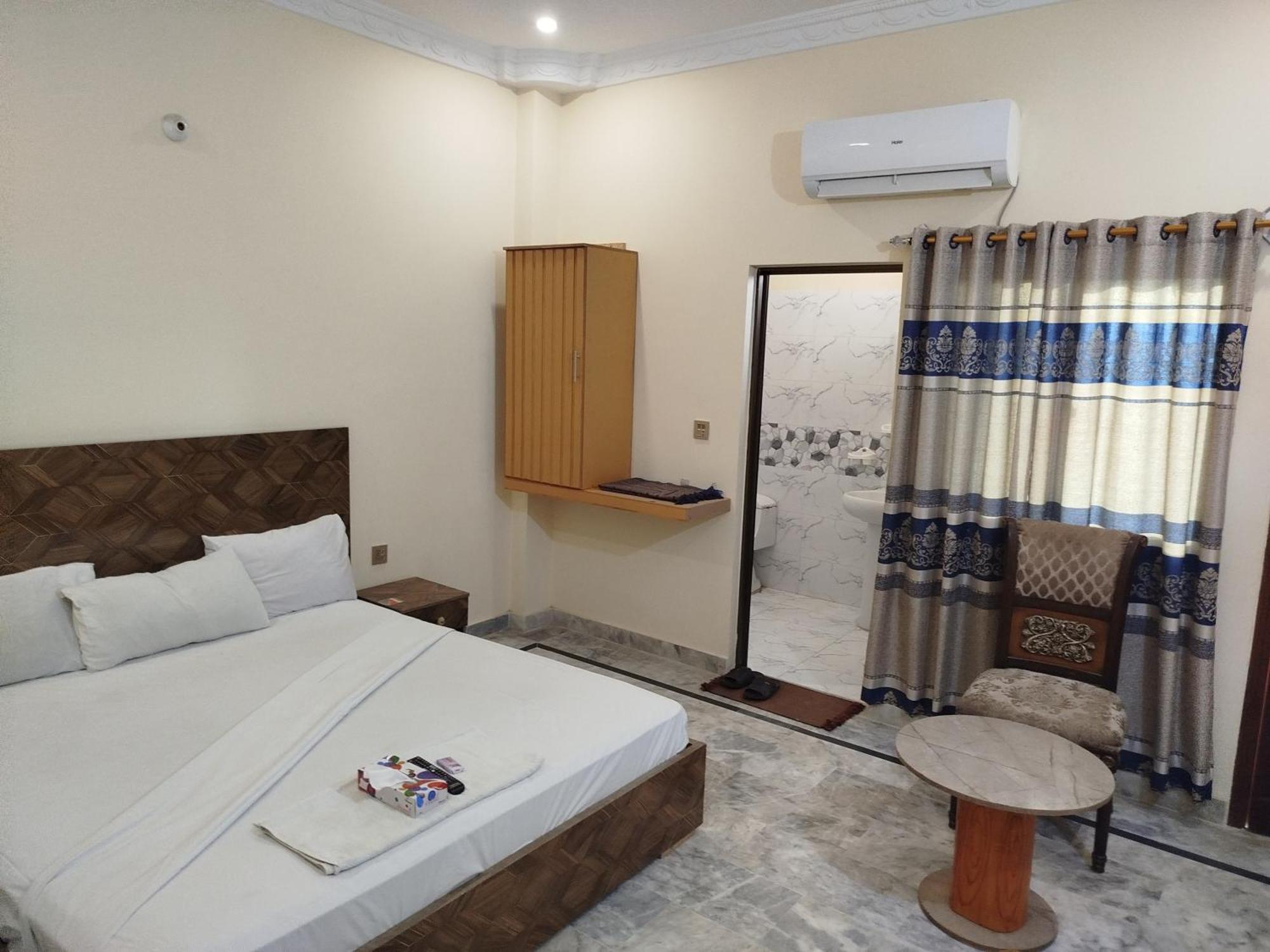 Hotel Crown Plaza, Near Karachi Airport, Darul Sehat Hospital, Dow, Agha Khan And Liaqat Hospital Eksteriør billede