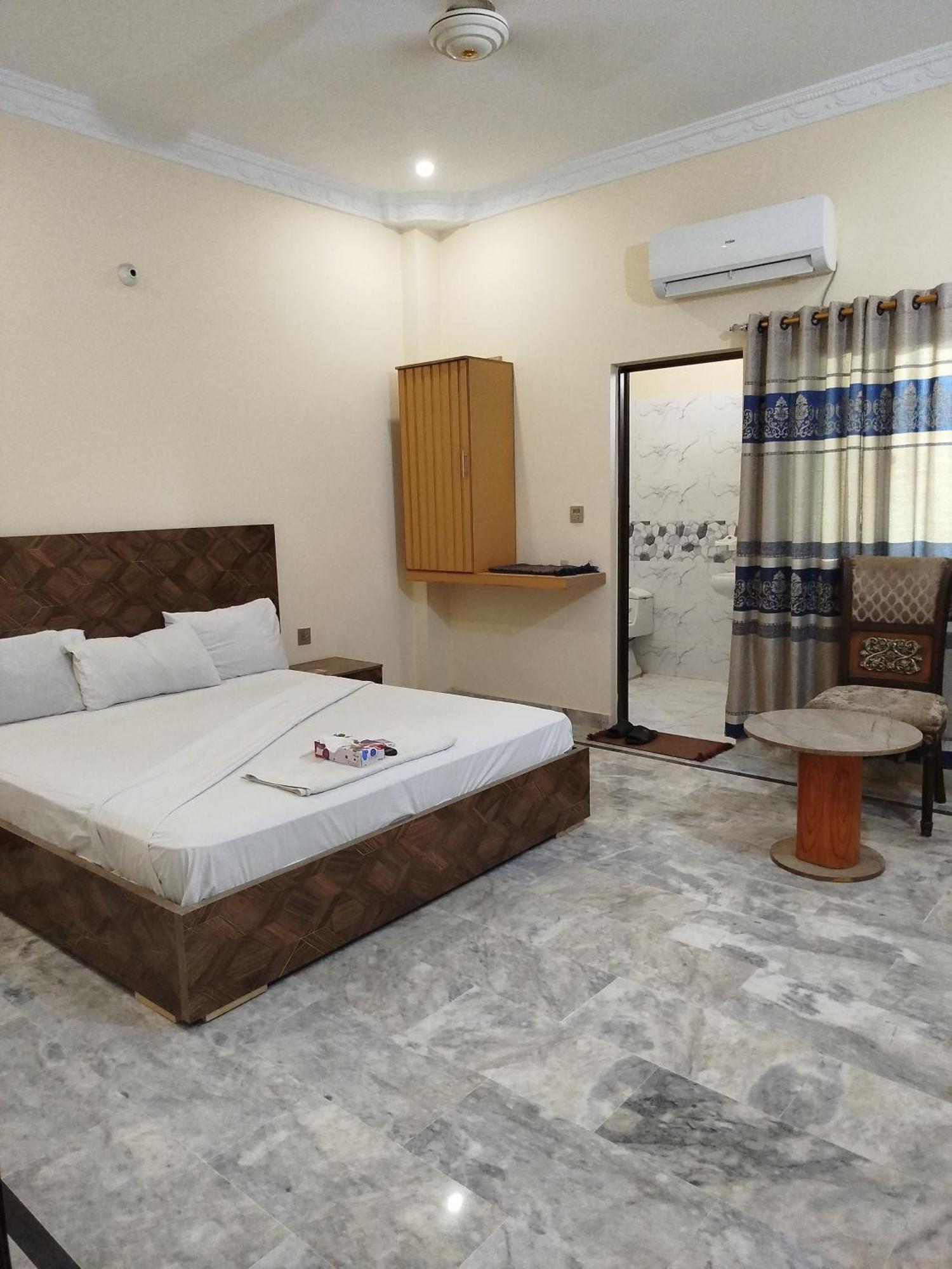 Hotel Crown Plaza, Near Karachi Airport, Darul Sehat Hospital, Dow, Agha Khan And Liaqat Hospital Eksteriør billede