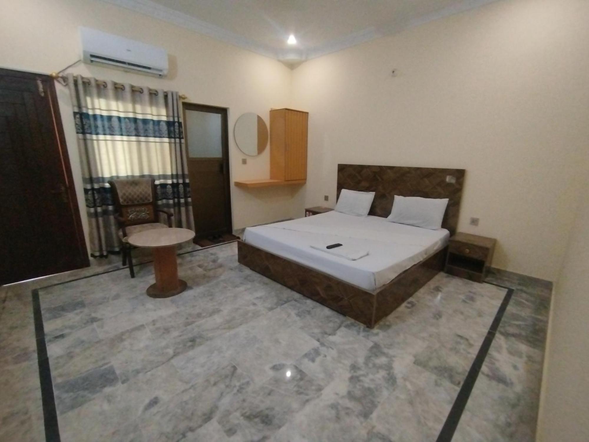 Hotel Crown Plaza, Near Karachi Airport, Darul Sehat Hospital, Dow, Agha Khan And Liaqat Hospital Eksteriør billede