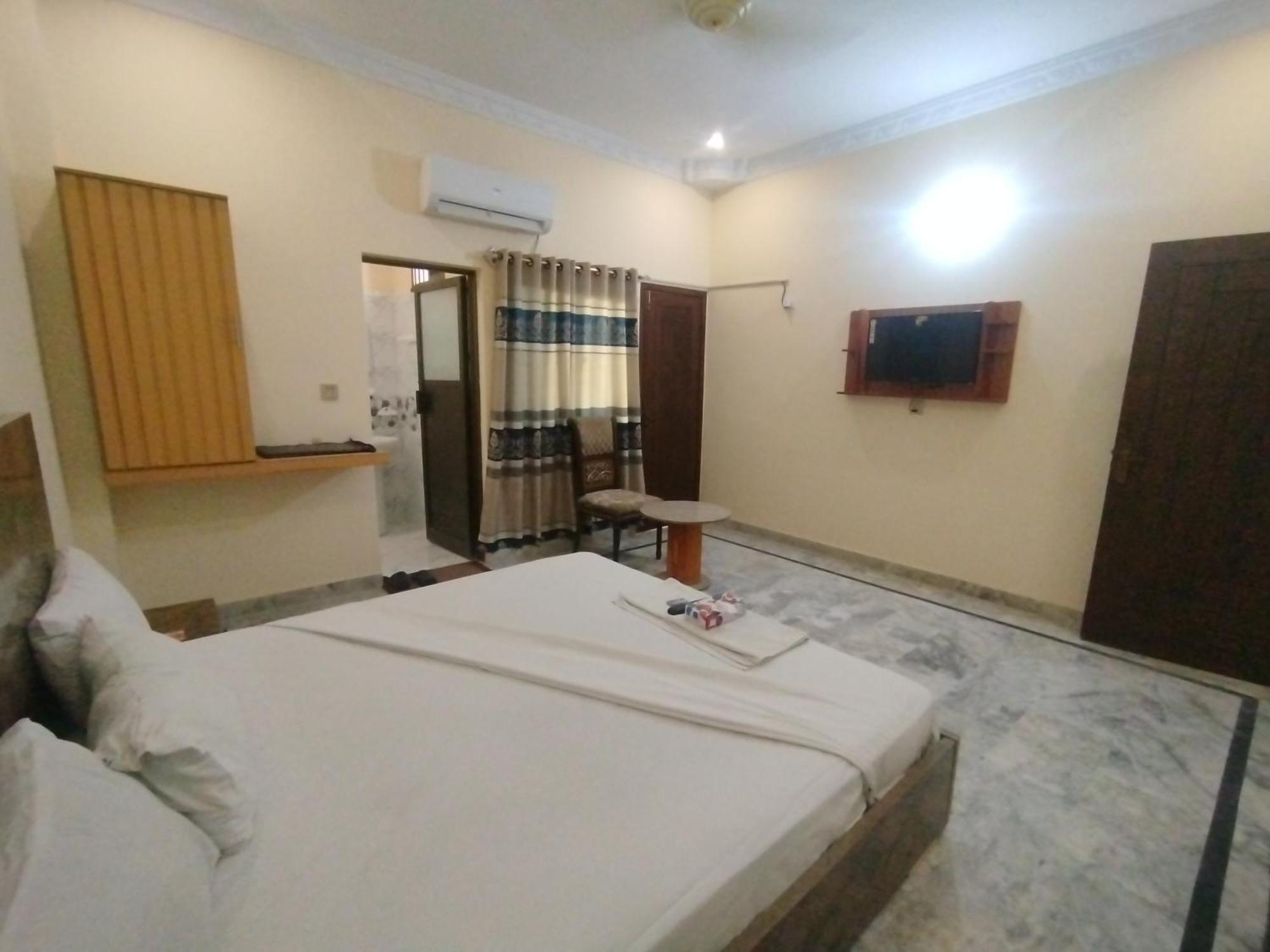 Hotel Crown Plaza, Near Karachi Airport, Darul Sehat Hospital, Dow, Agha Khan And Liaqat Hospital Eksteriør billede