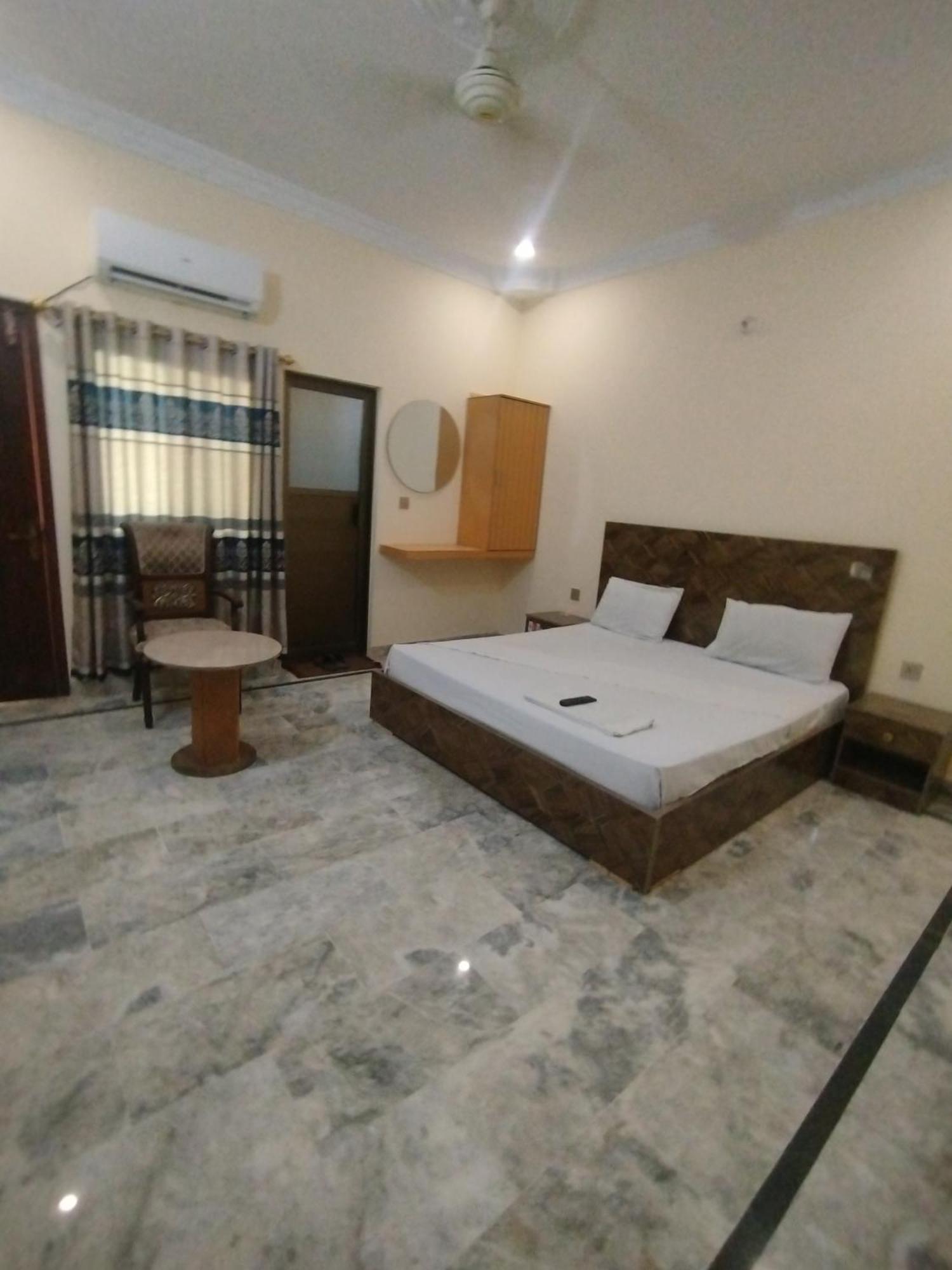 Hotel Crown Plaza, Near Karachi Airport, Darul Sehat Hospital, Dow, Agha Khan And Liaqat Hospital Eksteriør billede