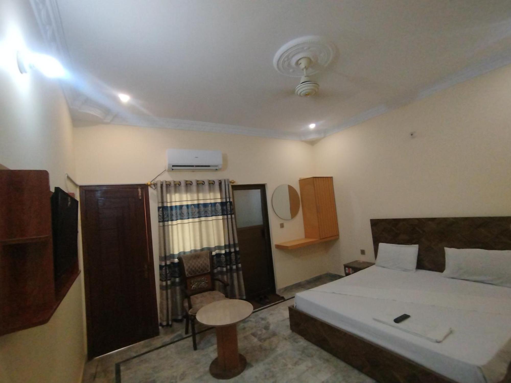 Hotel Crown Plaza, Near Karachi Airport, Darul Sehat Hospital, Dow, Agha Khan And Liaqat Hospital Eksteriør billede