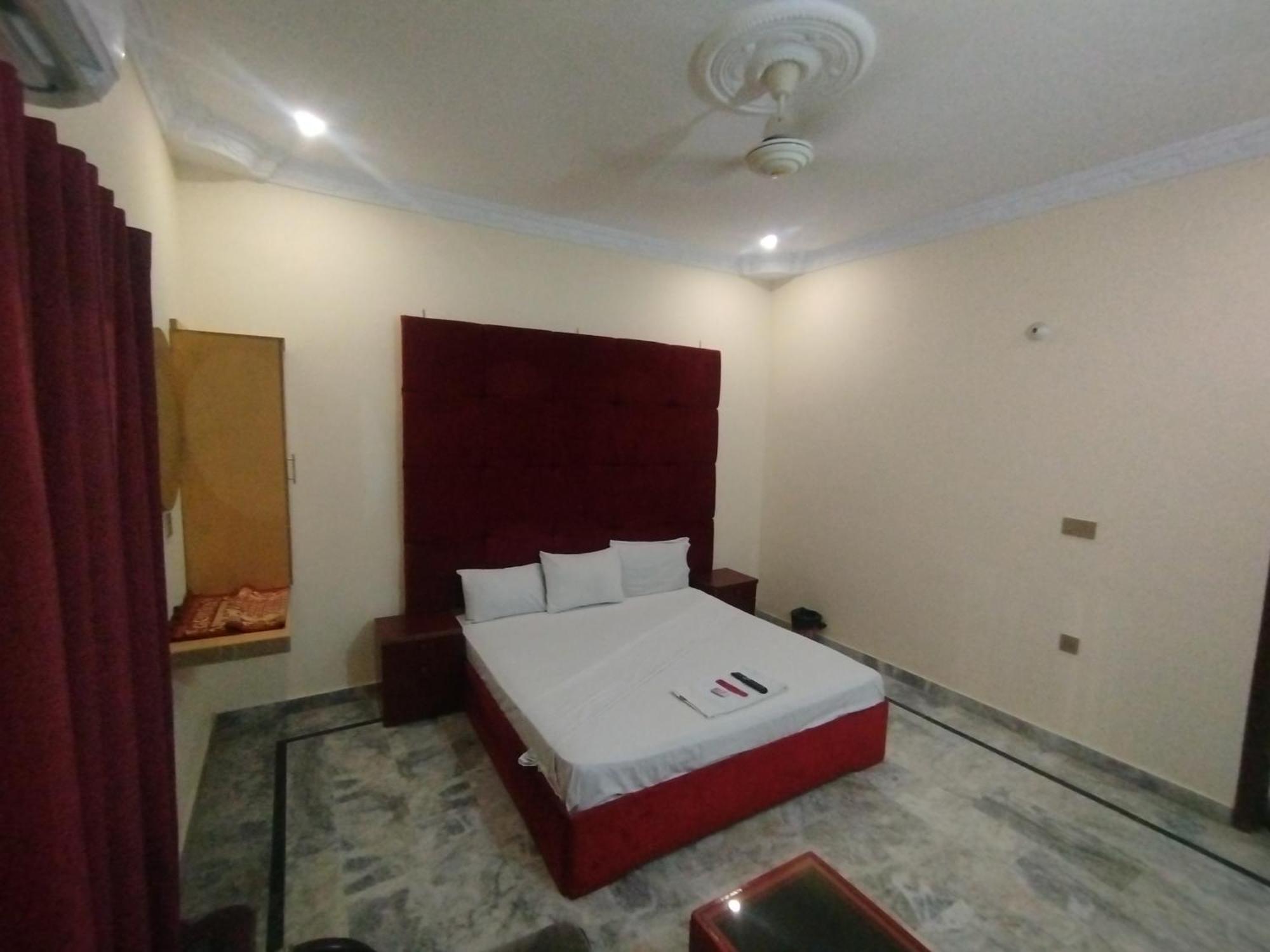 Hotel Crown Plaza, Near Karachi Airport, Darul Sehat Hospital, Dow, Agha Khan And Liaqat Hospital Eksteriør billede