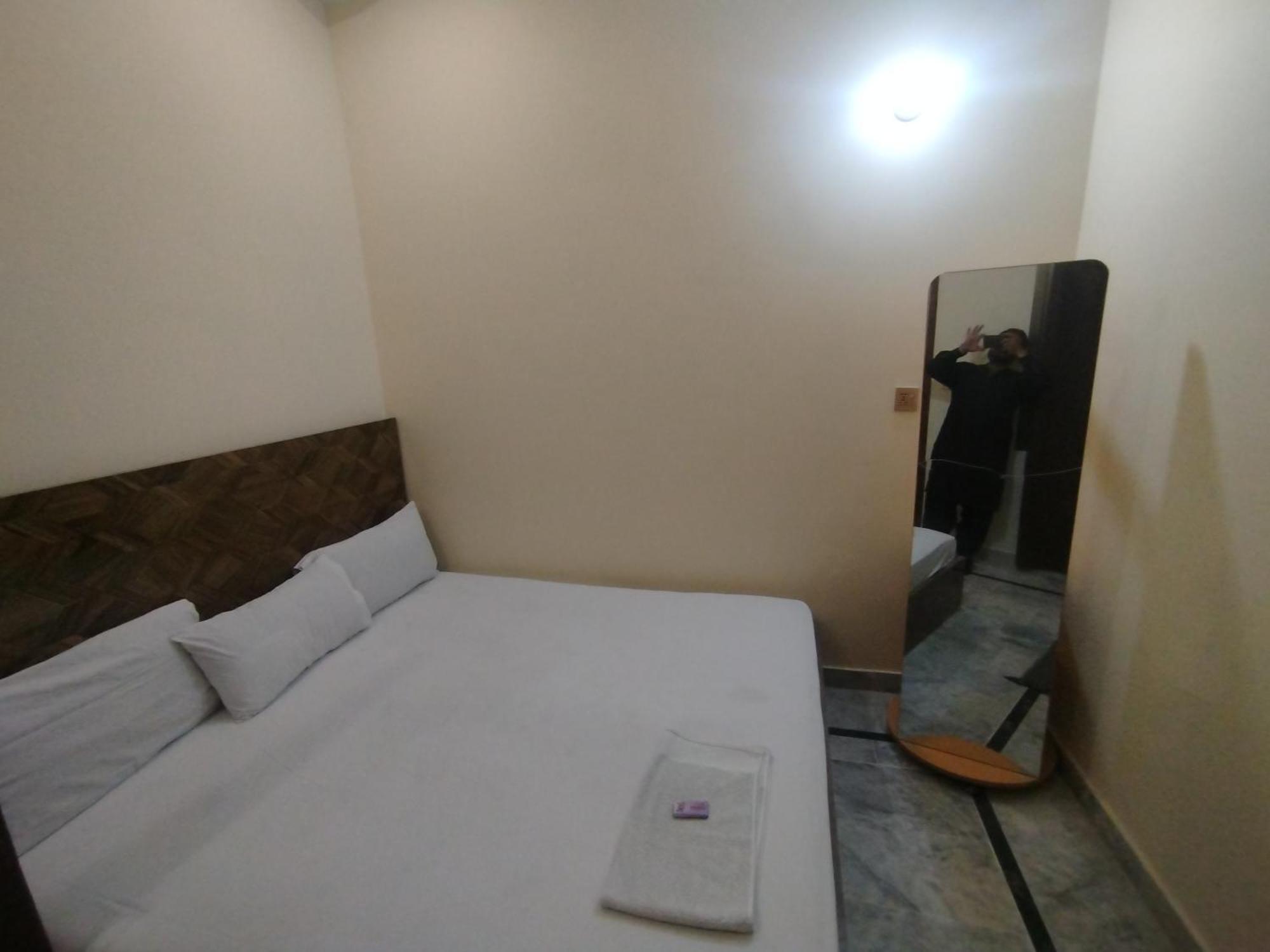 Hotel Crown Plaza, Near Karachi Airport, Darul Sehat Hospital, Dow, Agha Khan And Liaqat Hospital Eksteriør billede